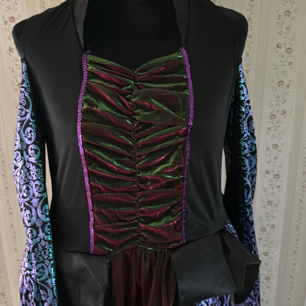 Vampire Costume - Picture 5 of 5
